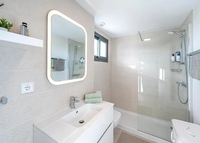 Appartement New Duplex With Sea View To Gibraltar & Africa And Walking Distance To The